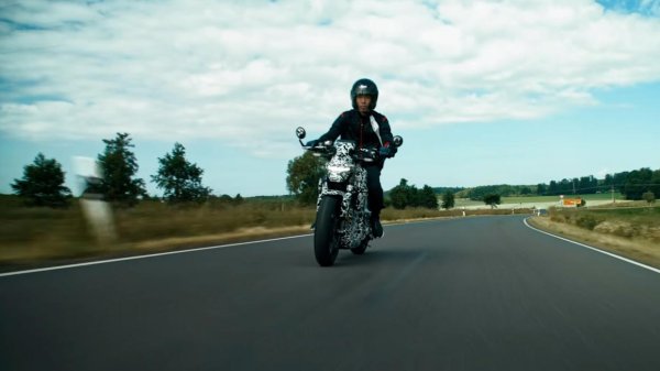 高亿管理 本田首款全尺寸电动摩托车9月16日发布：支持快充